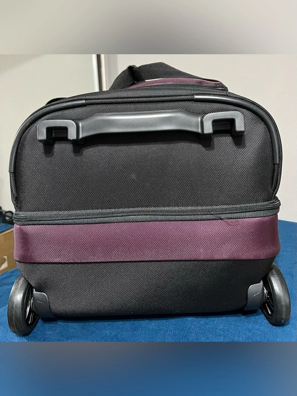 Victorinox spacious duffel